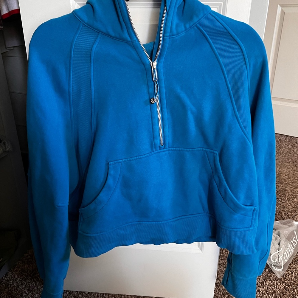 Poolside Lululemon scuba M/L